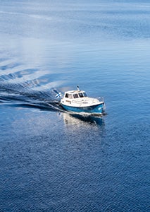 motorbåt på vannet