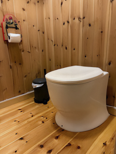 Lykketoppen_biologisk_toalett.jpg