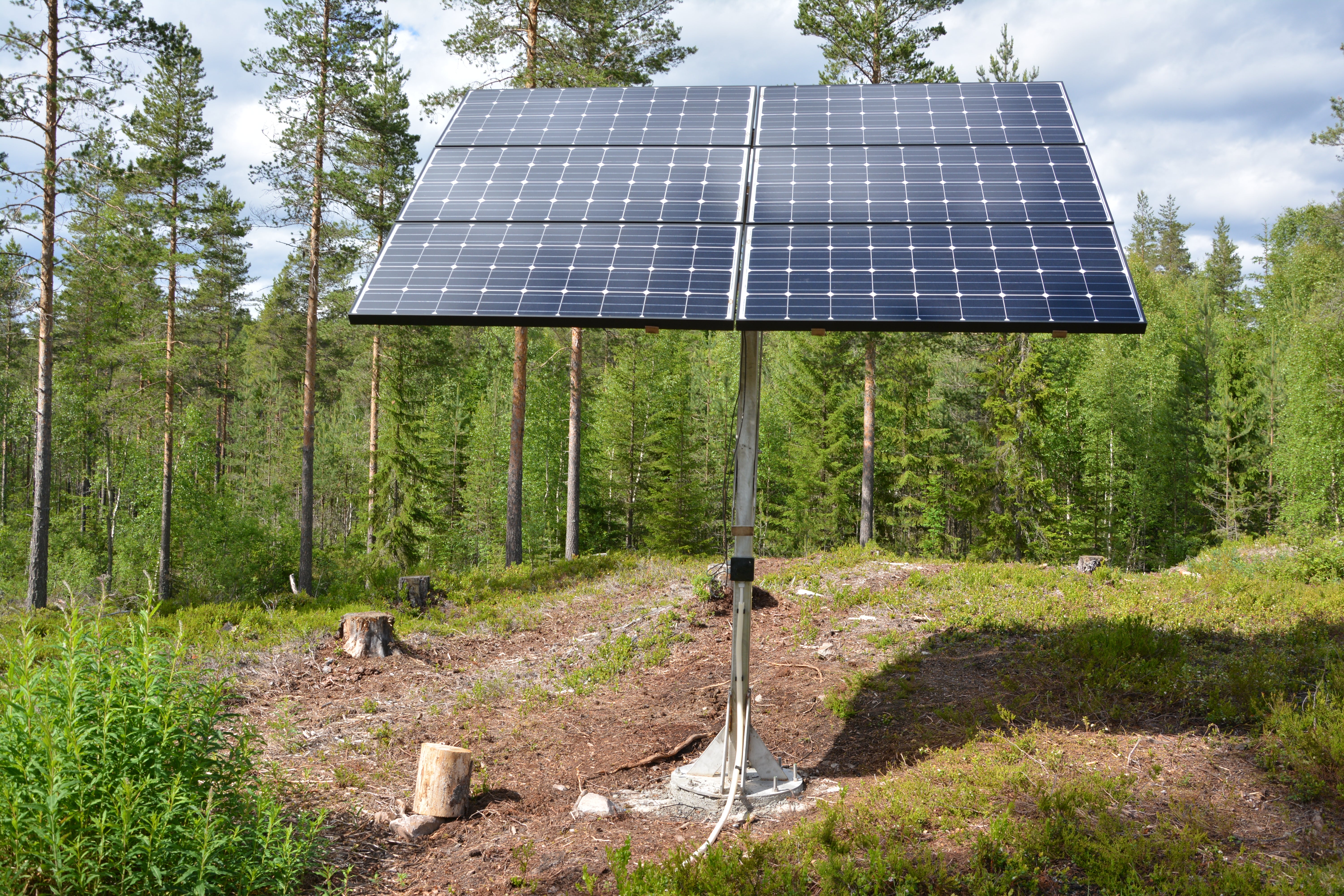 Bakkestativ solcellepaneler.JPG
