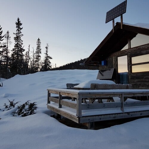 veggmontert solcellepanel