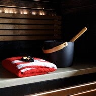 Badstubøtte matt sort m/øse