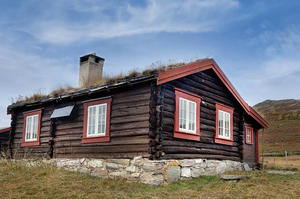 Hva er forskjellen på solcelleanlegg, kraftpakke og nett-tilknyttet solcelleanlegg?