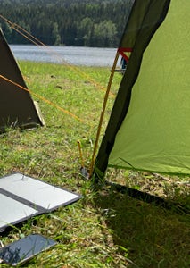 lading av nettbrett på telttur