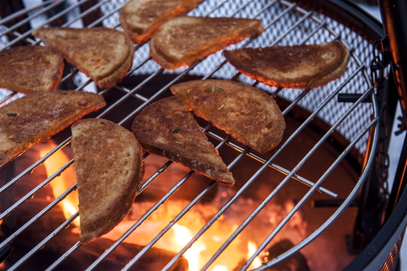 Bålpanne_bålmat_ostesmørbrød_toast.jpg